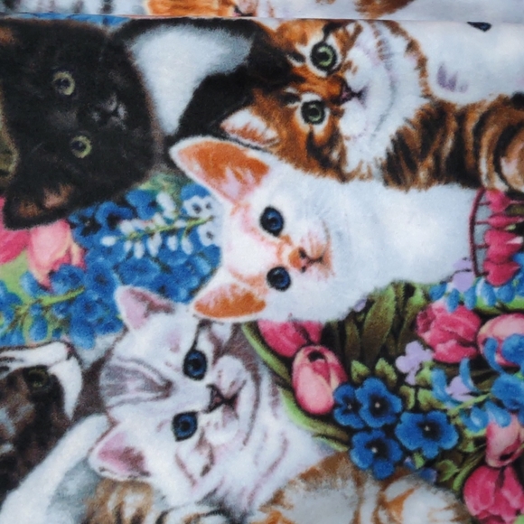 Handmade No-Sew Anti-Pill Fleece Kittens Tie Blanket Throw 45x50 - Picture 2 of 7